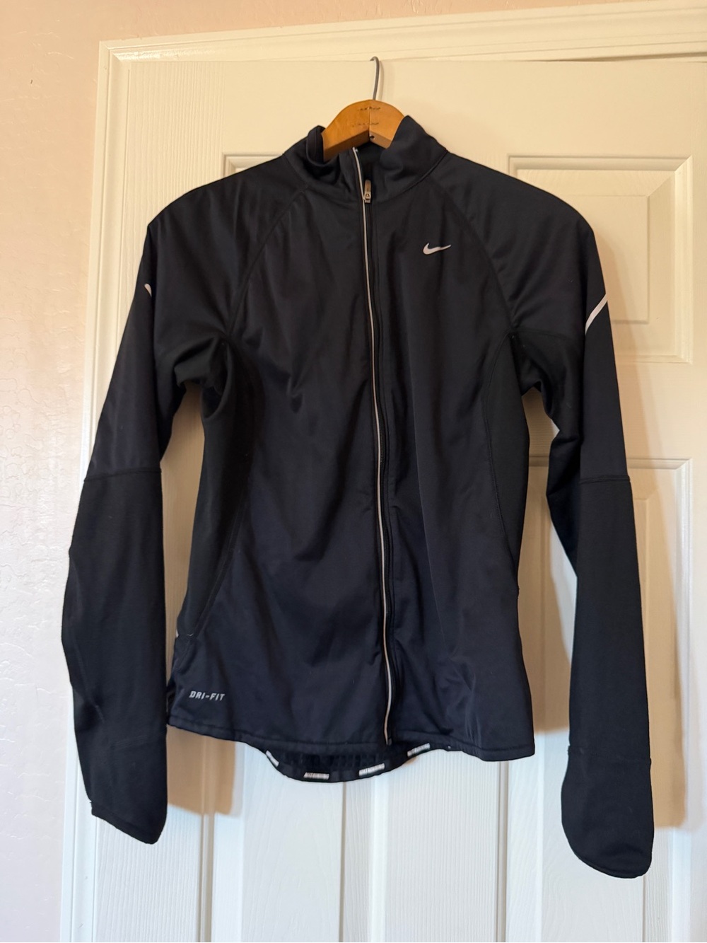 Nike Women's Athletic Sporty Black Full-Zip Dri-FIT running jacket, SIZE SMALL